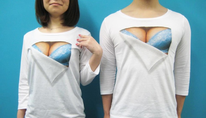 青いブラが丸見えのTシャツがminneで入手可能