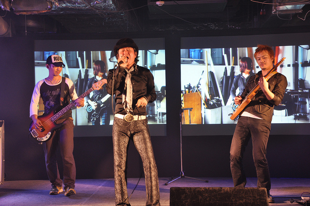 参加メンバー約50人の東日本大震災応援ソング「Pray〜明日を生きる」